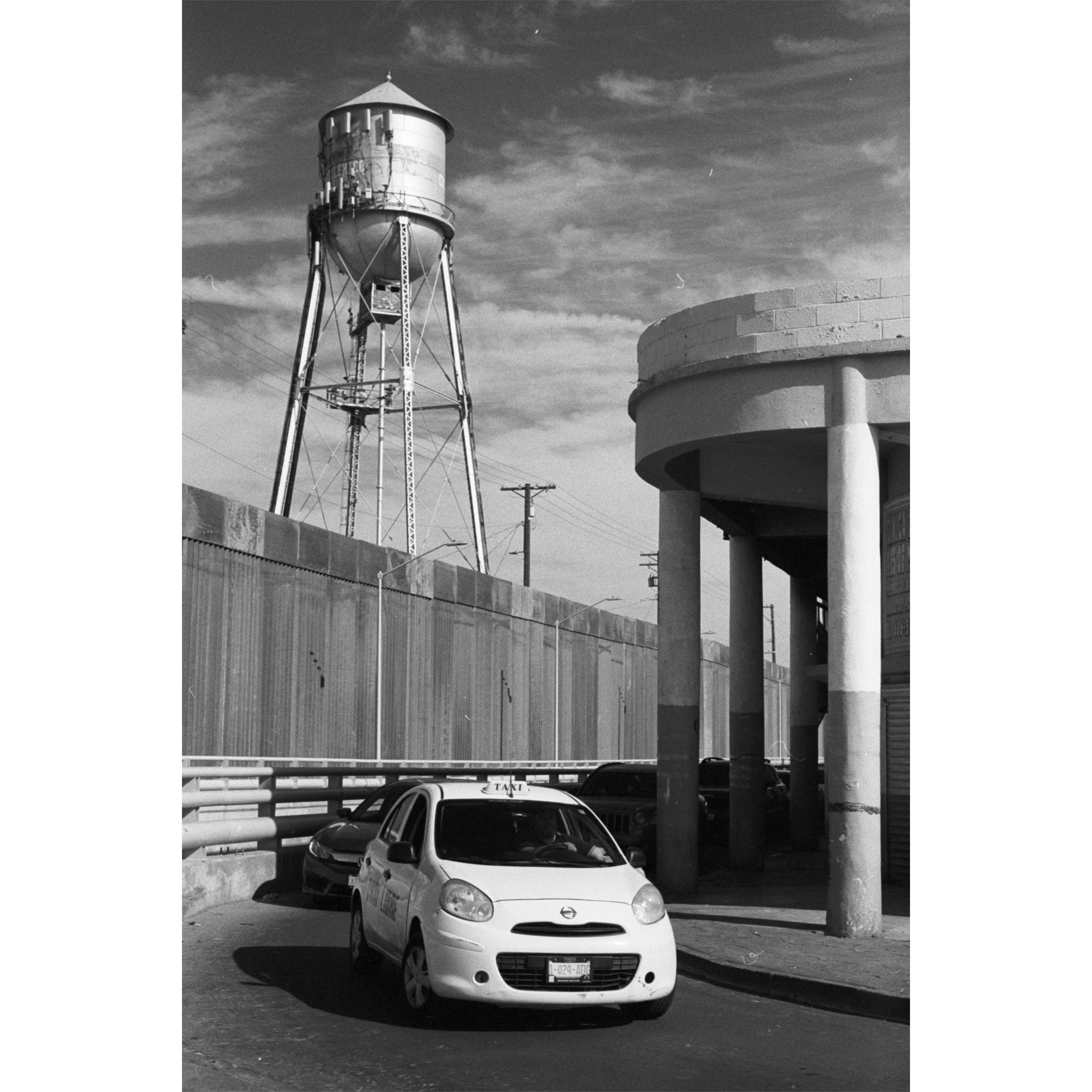 Taxi in border crossing 